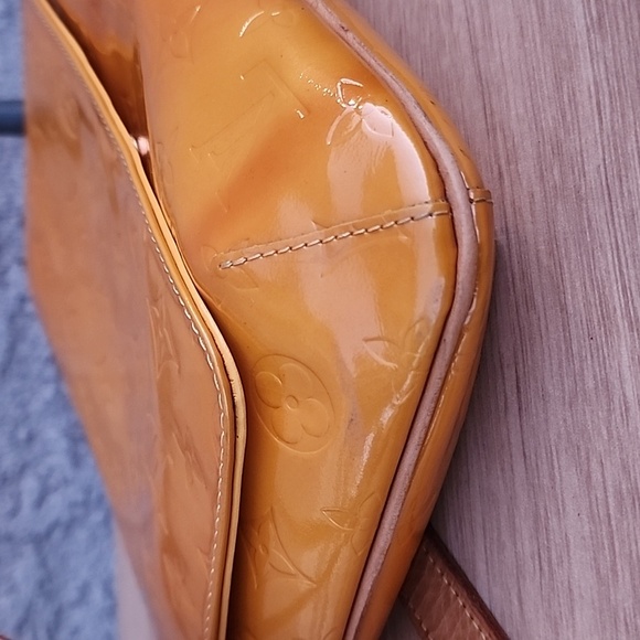 Louis Vuitton THOMPSON STREET VERNIS IN MANGO - Picture 7 of 16